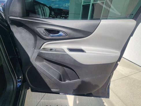 Used 2020 Chevrolet Equinox LS w/ LS Convenience Package FWD image 16