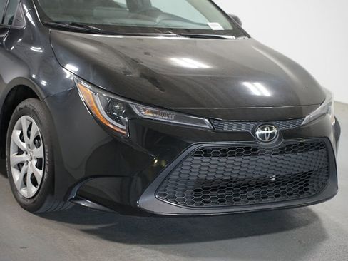 Used 2022 Toyota Corolla LE image 4