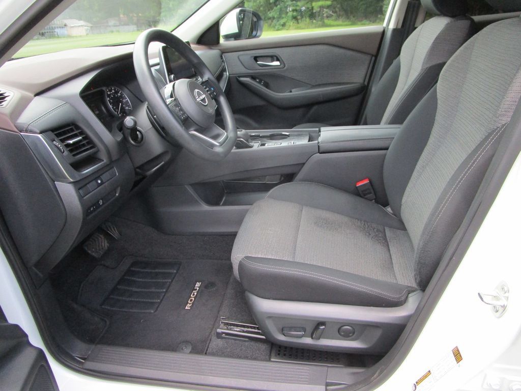Used 2023 Nissan Rogue SV FWD image 24