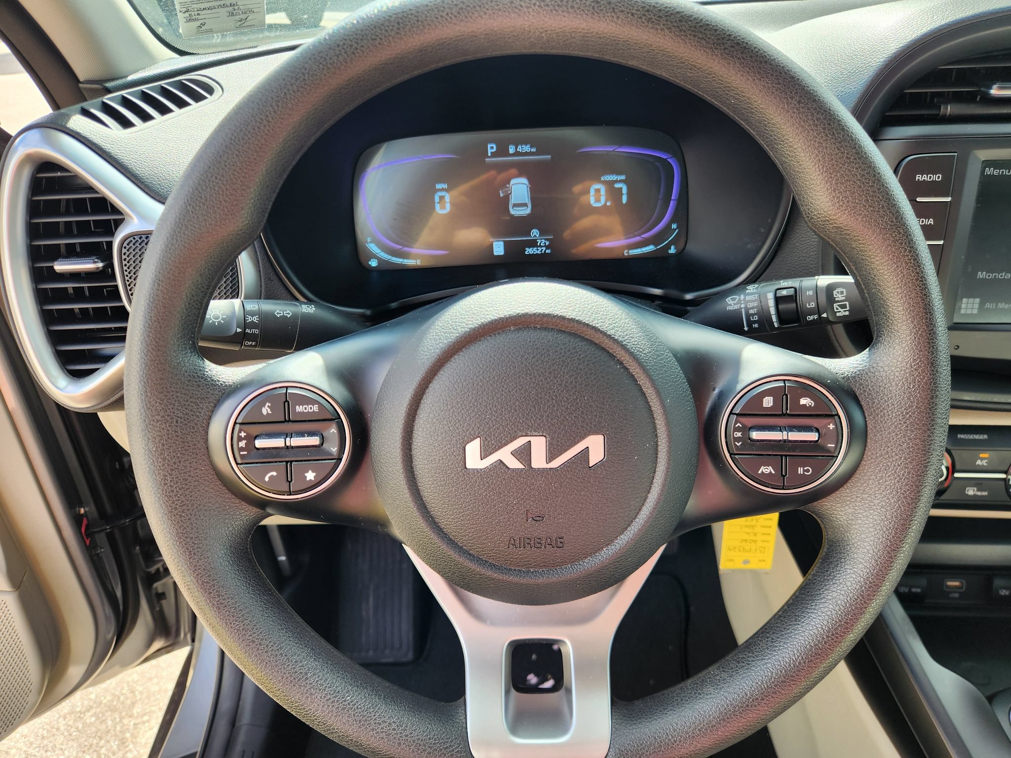 Used 2025 Kia Soul LX w/ LX Technology Package FWD image 16