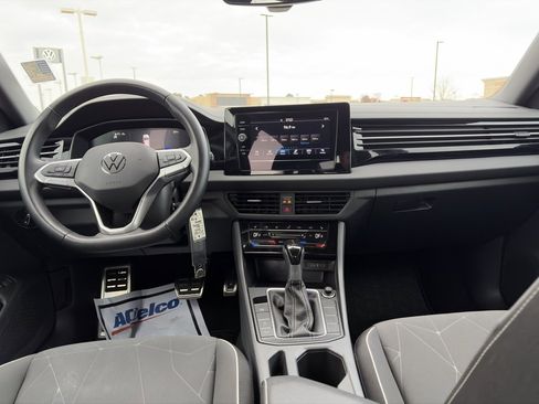 Used 2025 Volkswagen Jetta Sport image 10