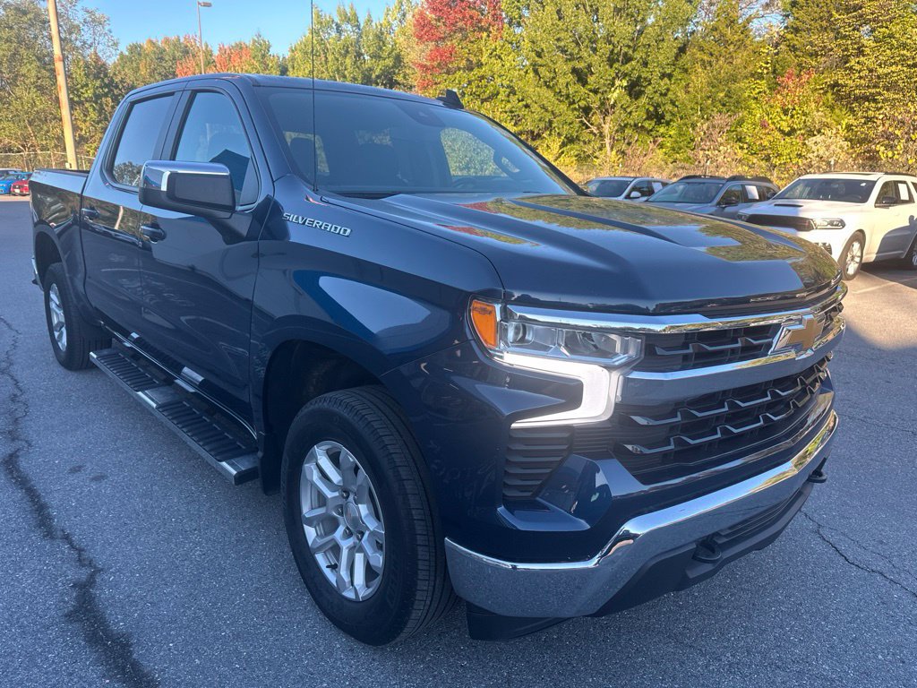 Used 2023 Chevrolet Silverado 1500 LT AWD/4WD image 3