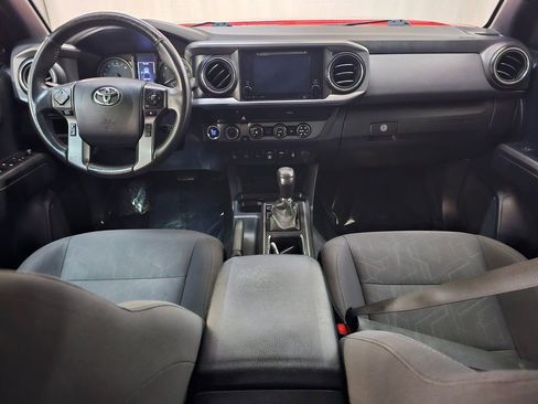 Used 2019 Toyota Tacoma TRD Off-Road w/ Technology Package image 18