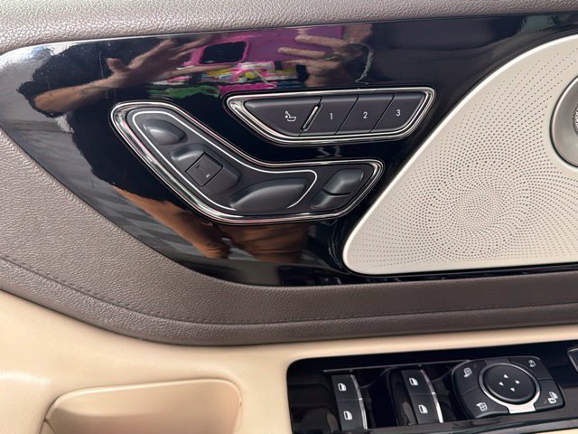Used 2023 Lincoln Aviator Reserve w/ Equipment Group 201A AWD/4WD image 13