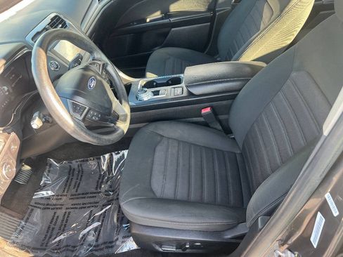 Used 2020 Ford Fusion SE FWD image 19