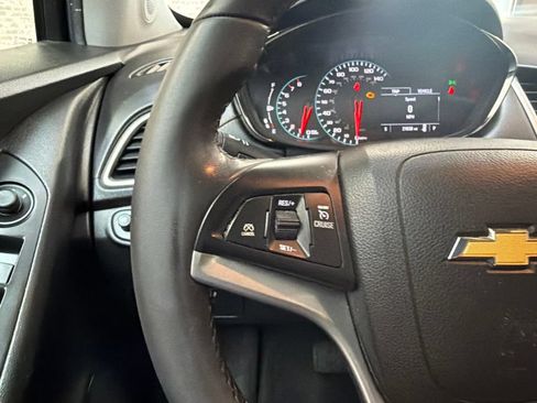 Used 2022 Chevrolet Trax LT w/ LT Convenience Package FWD image 17
