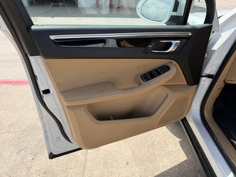 Used 2018 Porsche Macan AWD/4WD image 8