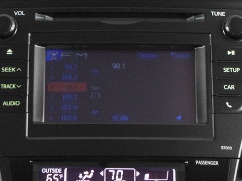 Used 2014 Toyota Prius V Five FWD image 9