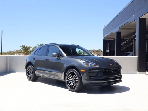 Certified 2026 Porsche Macan AWD/4WD image 7