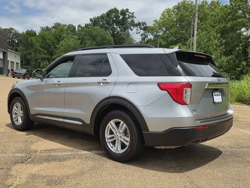 Used 2020 Ford Explorer XLT RWD image 6