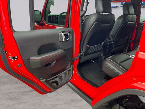 Used 2024 Jeep Wrangler Unlimited Rubicon AWD/4WD image 12