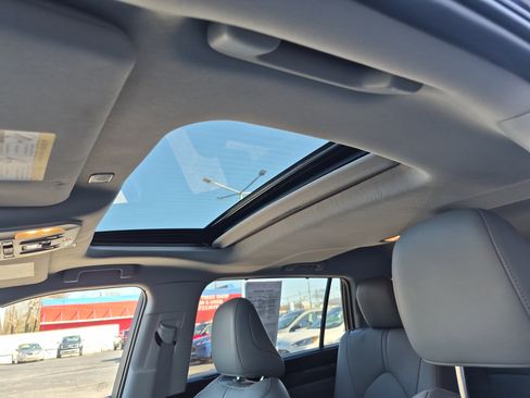 Used 2023 Toyota Highlander L image 9