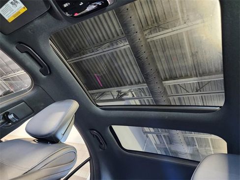 Used 2025 Mercedes-Benz C 300 4MATIC Sedan image 31