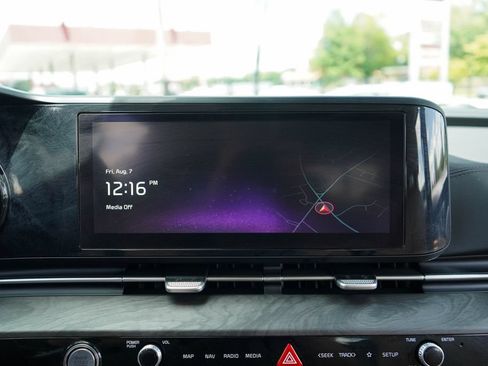 Used 2024 Kia Carnival EX FWD image 10