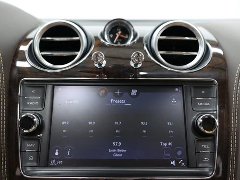 Used 2018 Bentley Bentayga AWD/4WD image 36