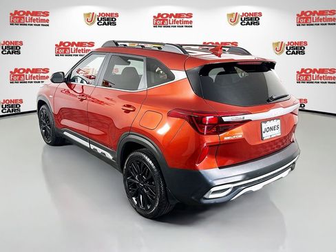Used 2022 Kia Seltos Nightfall Edition image 2