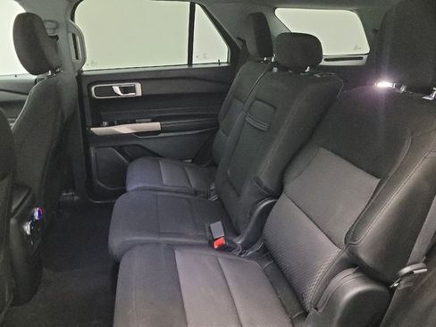 Used 2023 Ford Explorer XLT RWD image 18