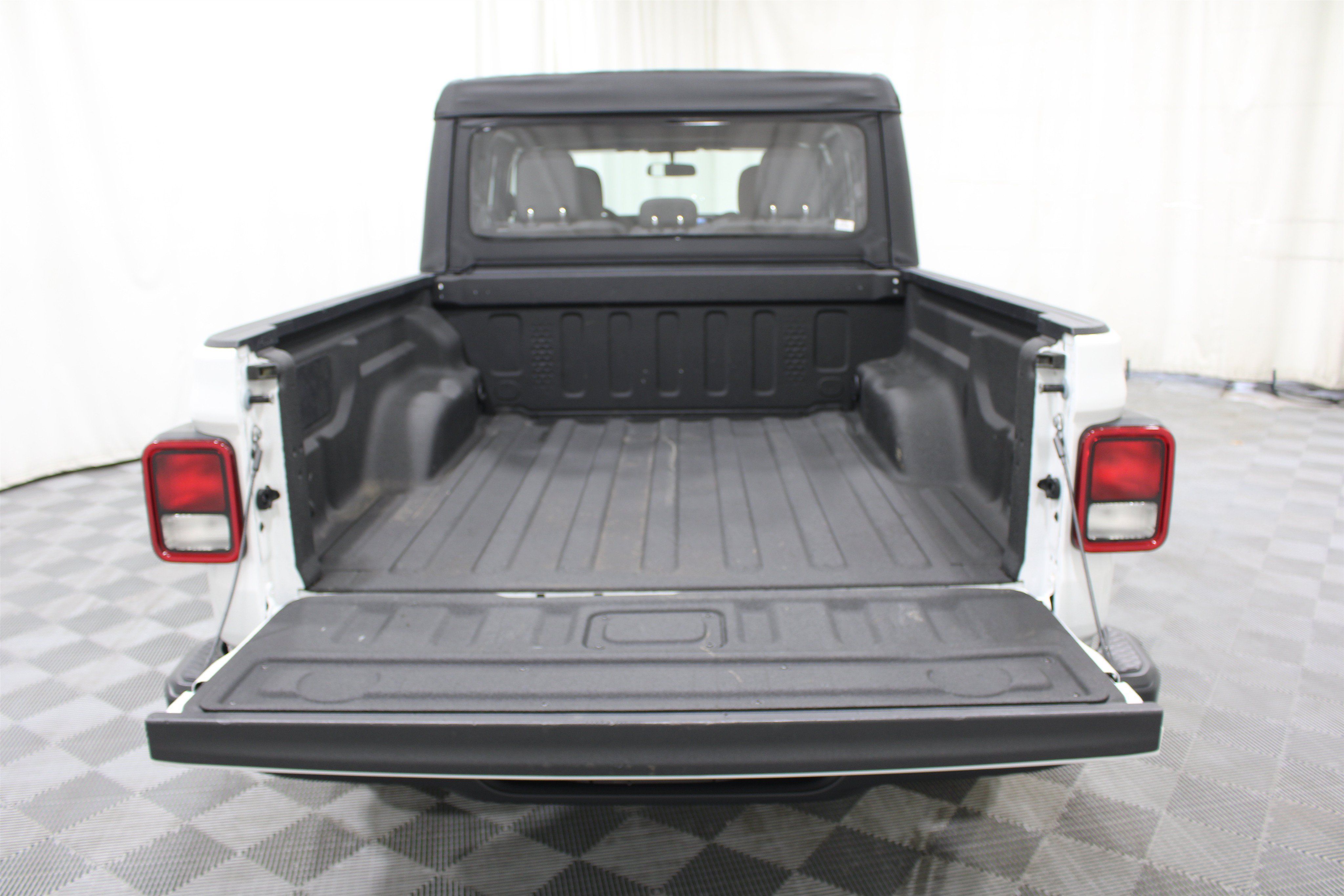 Used 2025 Jeep Gladiator Sport AWD/4WD image 21