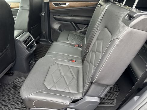 Used 2024 Volkswagen Atlas SE w/ Panoramic Sunroof Package image 6