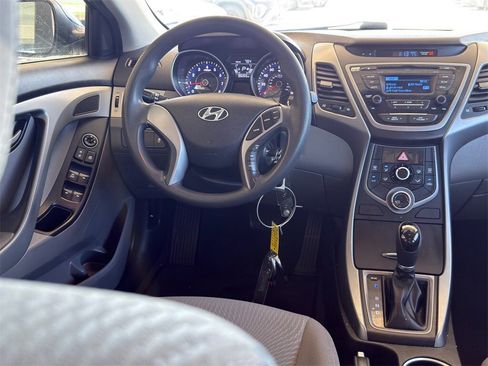 Used 2015 Hyundai Elantra SE image 22