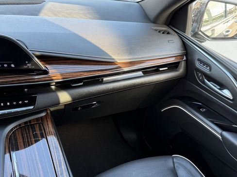 Used 2023 Cadillac Escalade ESV Premium Luxury AWD/4WD image 17