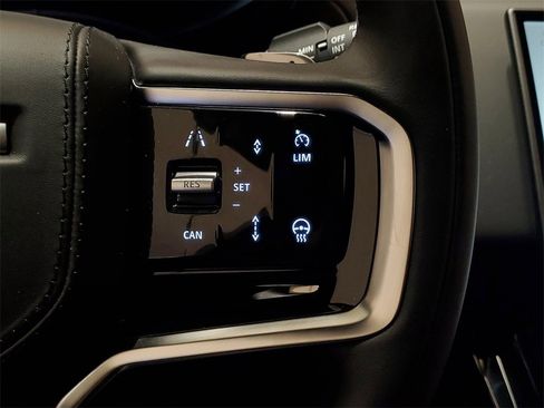 New 2025 Land Rover Range Rover Sport SE image 17