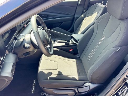 Certified 2025 Hyundai Elantra Sport image 19