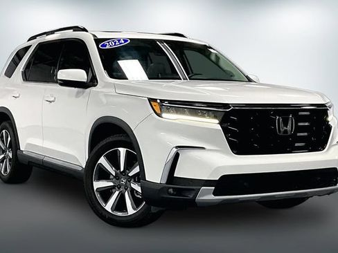 Used 2024 Honda Pilot Touring image 1