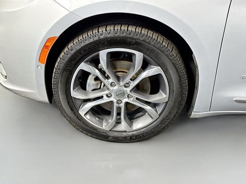 Used 2022 Chrysler Pacifica Pinnacle AWD/4WD image 36