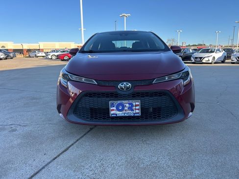 Used 2022 Toyota Corolla LE image 3