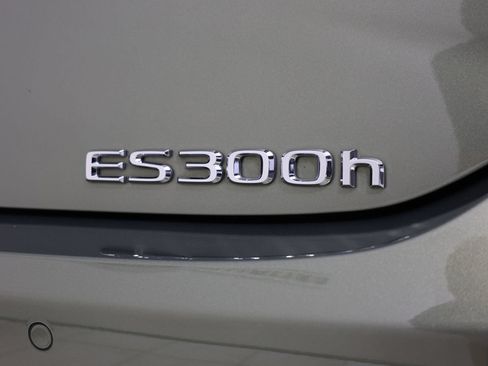 Used 2024 Lexus ES 300h Ultra Luxury w/ Accessory Package (Z2) FWD image 16