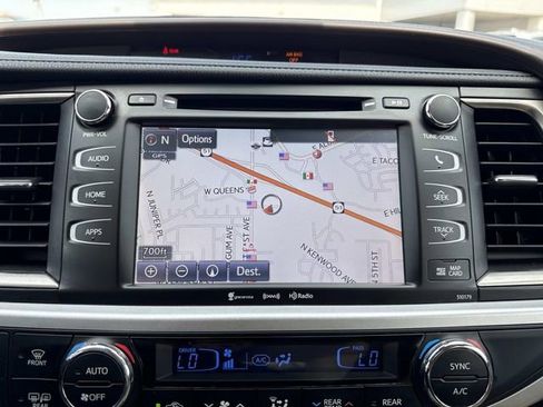 Used 2018 Toyota Highlander XLE image 23