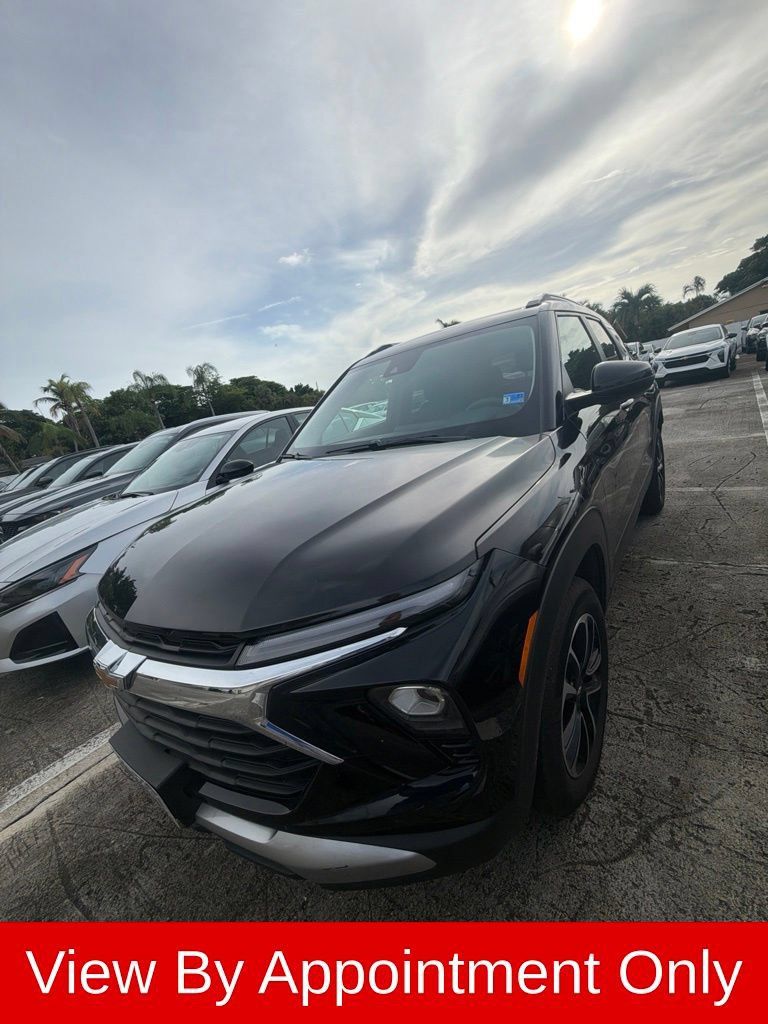 Used 2025 Chevrolet TrailBlazer LT AWD/4WD image 1