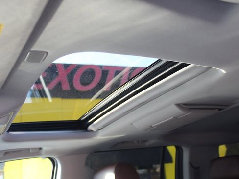 Used 2019 Chevrolet Suburban Premier w/ Premier Plus Edition image 23