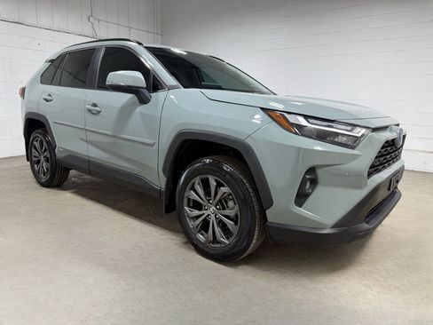 Used 2023 Toyota RAV4 XLE Premium image 3
