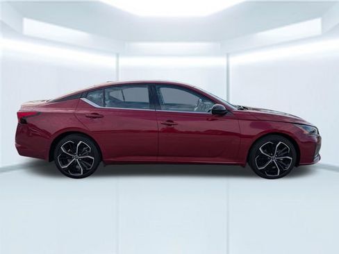 Used 2024 Nissan Altima 2.5 SR FWD image 7