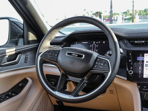 New 2026 Jeep Grand Cherokee L Limited w/ Luxury Tech Group II RWD image 18