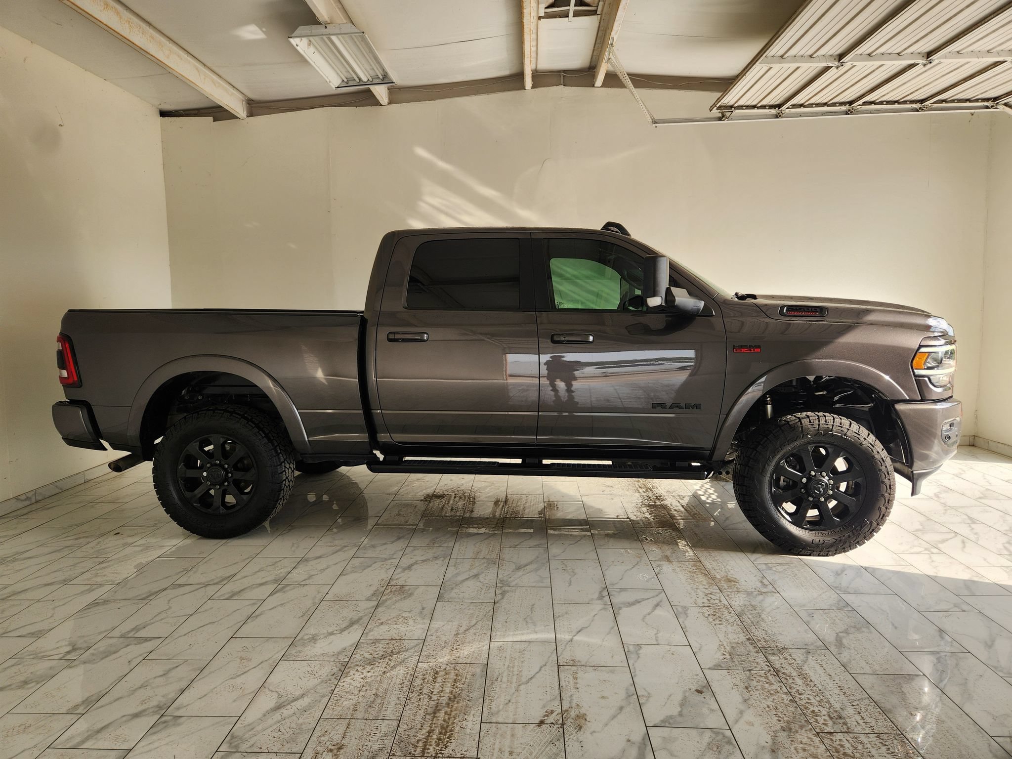 Used 2022 RAM 2500 Laramie w/ Night Edition AWD/4WD image 4