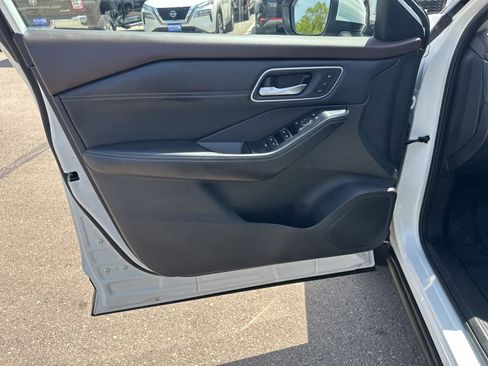 Used 2021 Nissan Rogue SL AWD/4WD image 14
