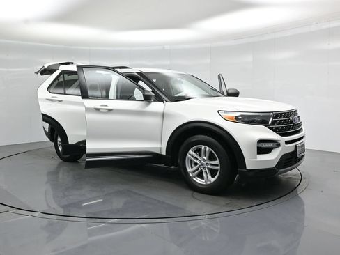 Certified 2023 Ford Explorer XLT w/ Equipment Group 202A RWD image 34