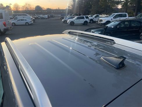 Used 2020 Hyundai Venue SEL image 25