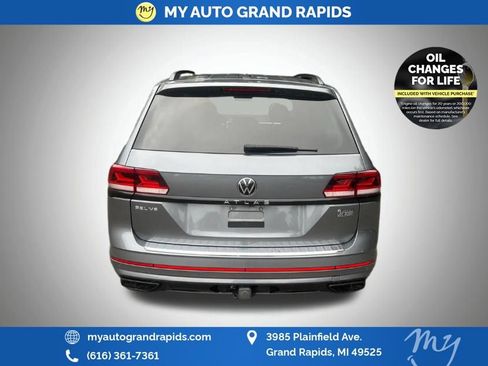 Used 2023 Volkswagen Atlas SEL R-Line AWD/4WD image 2