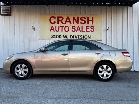 Used 2011 Toyota Camry LE image 17