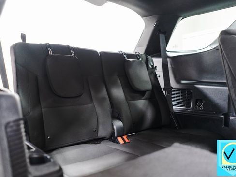 Used 2020 Ford Explorer XLT image 32