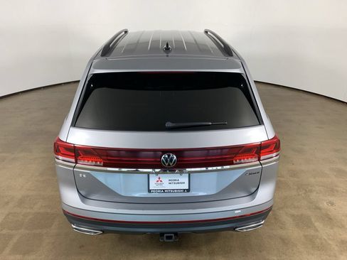 Used 2024 Volkswagen Atlas SE AWD/4WD image 11