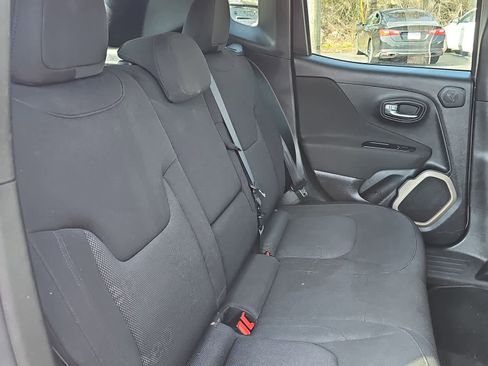 Used 2015 Jeep Renegade Latitude w/ Popular Equipment Group image 28