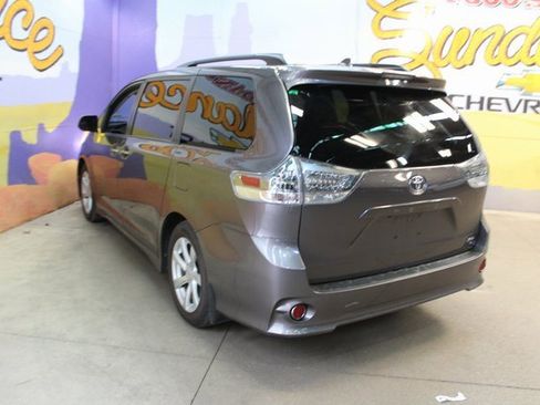 Used 2020 Toyota Sienna SE image 5