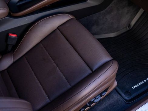 Certified 2025 Porsche Macan Electric image 34