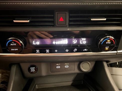Used 2025 Nissan Rogue SV FWD image 26