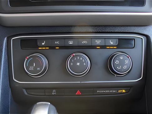 Used 2023 Volkswagen Atlas SE image 8